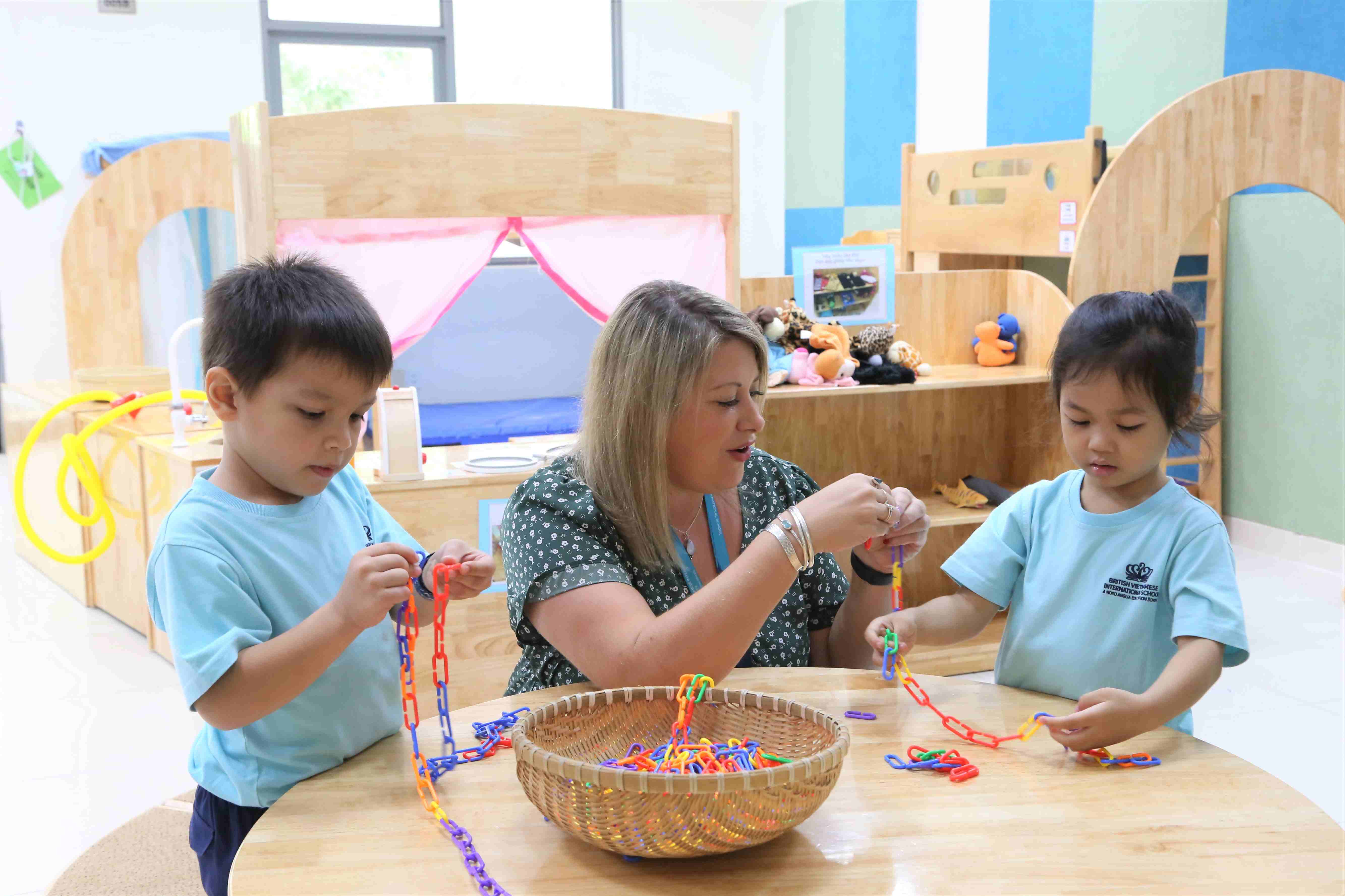 Helping Your Child Make Friends At School | BVIS HCMC - HELPING YOUR CHILD MAKE FRIENDS AT SCHOOL