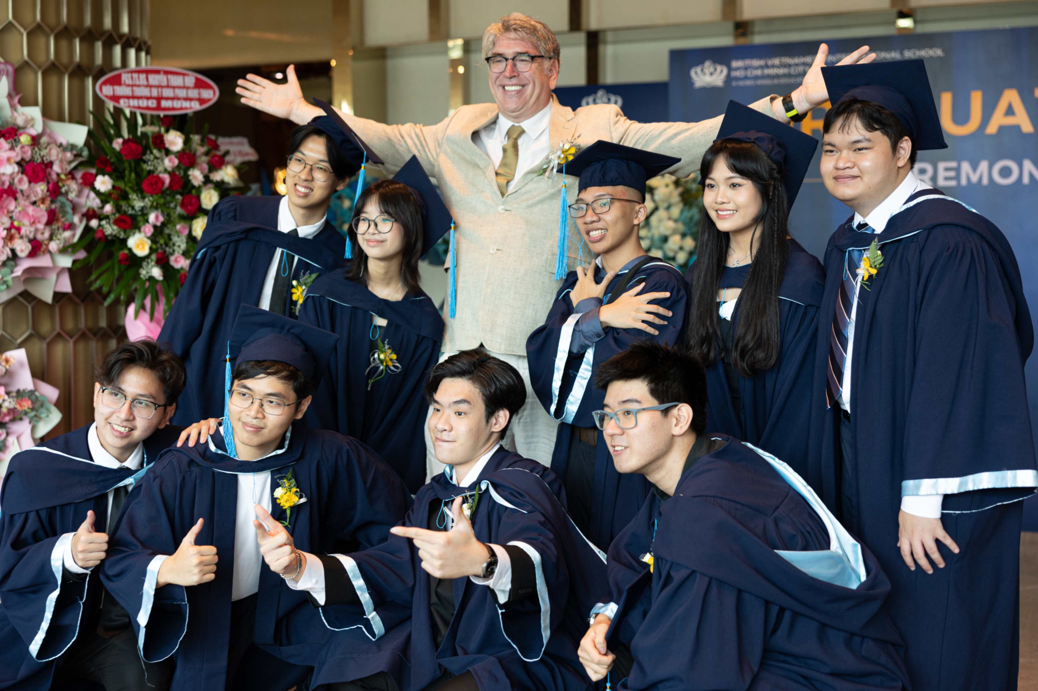 Kết quả A level xuất sắc và thành tích học tập - Image-50-50 Universities Offers