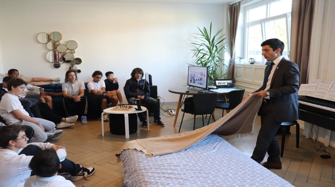 Champittet boarders Etiquette carousel image 1jpg