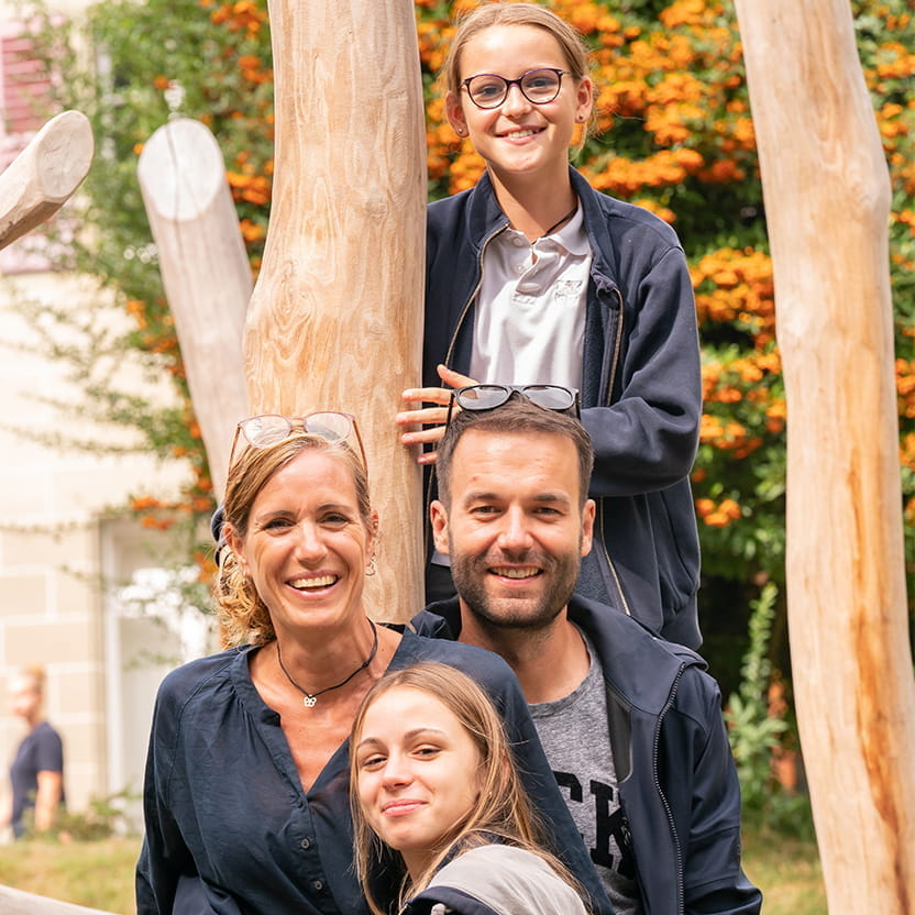 Infos essentielles pour les parents d'élèves | Collège Champittet - Small Text And Image - Champittet 1