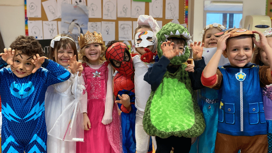 Les élèves dévoilent leurs costumes et leur créativité à l'occasion de la Journée de l'Extravagance - Pupils show off costumes colour and creativity for Extravagance Day at Champittet