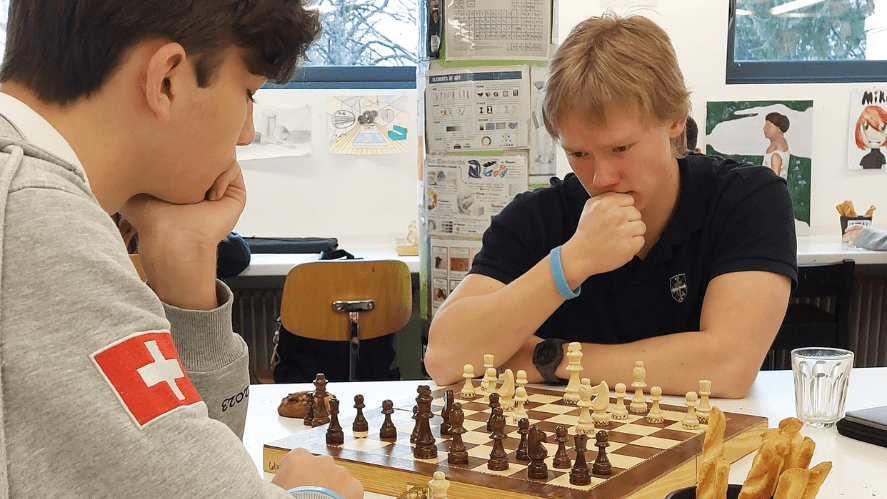 Global campus chess player
