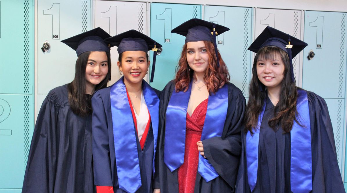 ICSMadridGraduationPhoto81195x668jpg