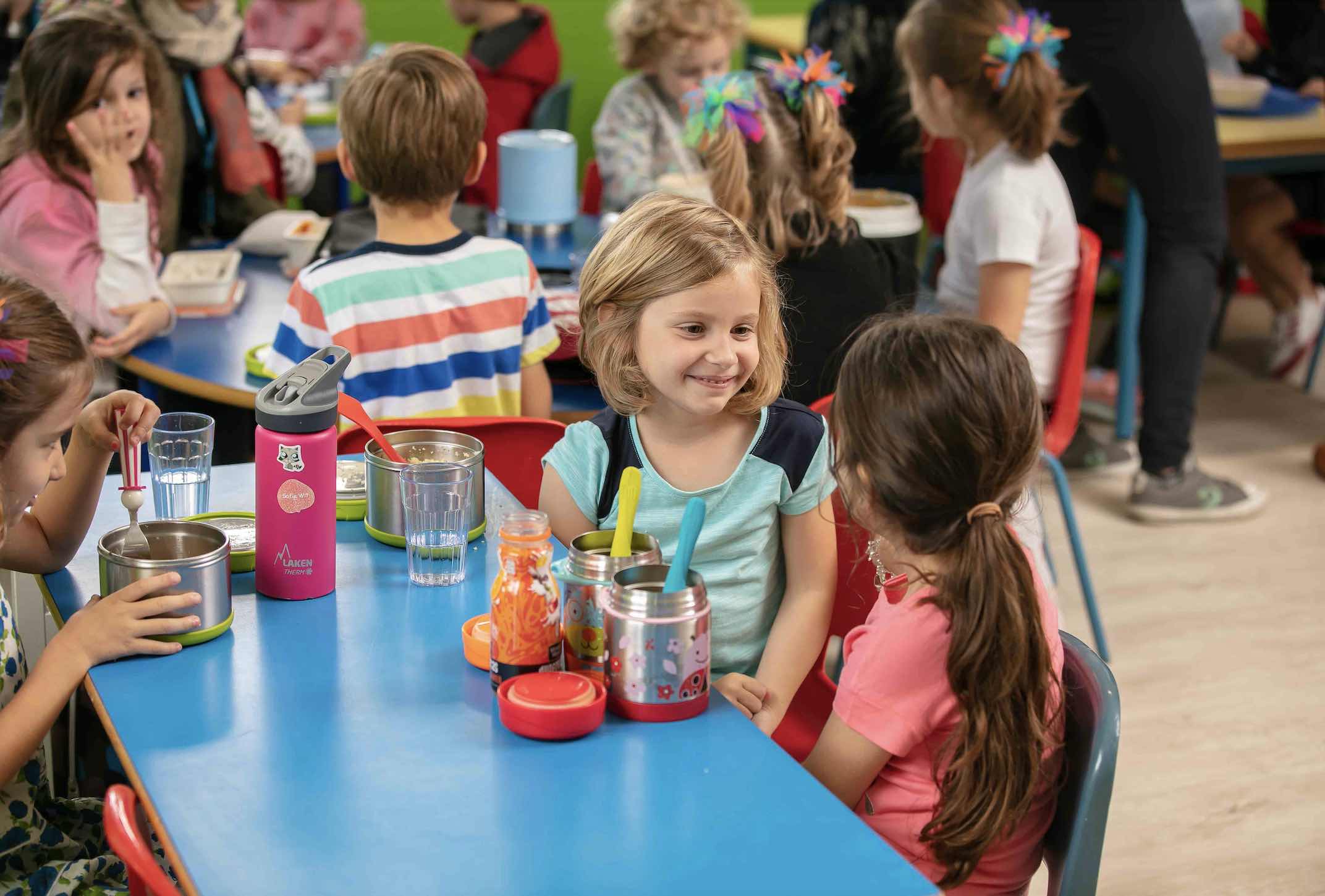 Parent Essentials | International College Spain - 05 Feature Cards Pattern