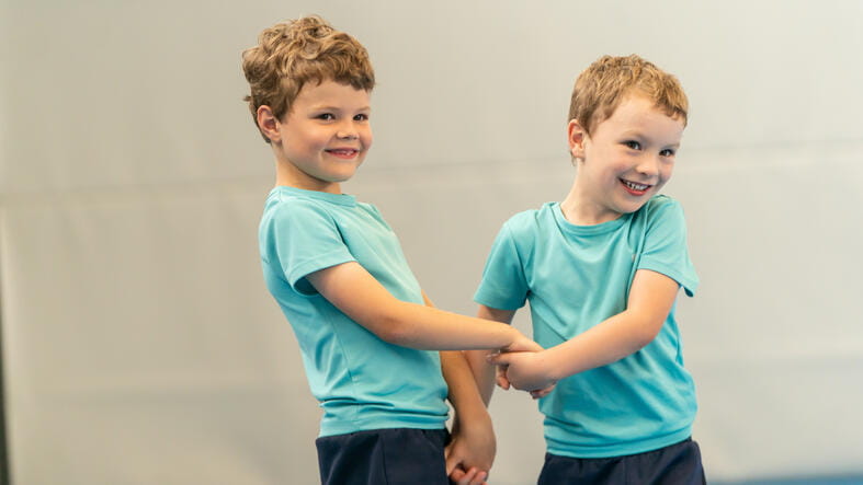 La Côte International School Aubonne, Suisse | Nord Anglia - 051 - Feature Cards Pattern