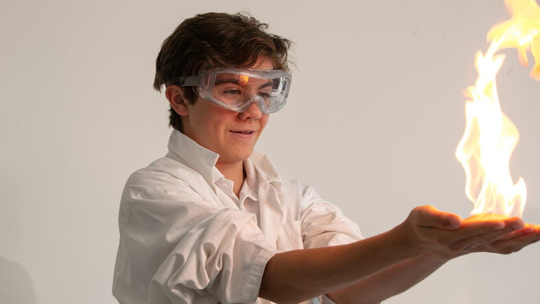 La Côte International School Aubonne, Suisse | Nord Anglia - 051 - Feature Cards Pattern