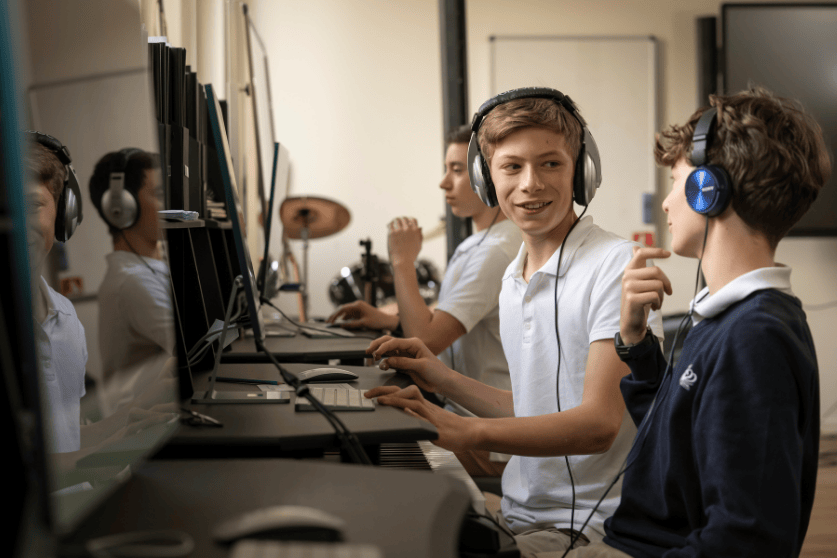 Campus | La Côte International School Aubonne, Switzerland - 08 - Carousel Default