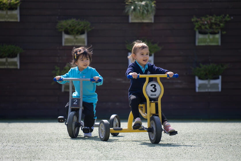 상하이 푸동 최고의 영국계 국제학교 | NAIS Pudong - 08 - Carousel Default - RU