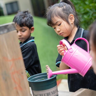 상하이 푸동 최고의 영국계 국제학교 | NAIS Pudong - 03 - Feature Cards Pattern - RU