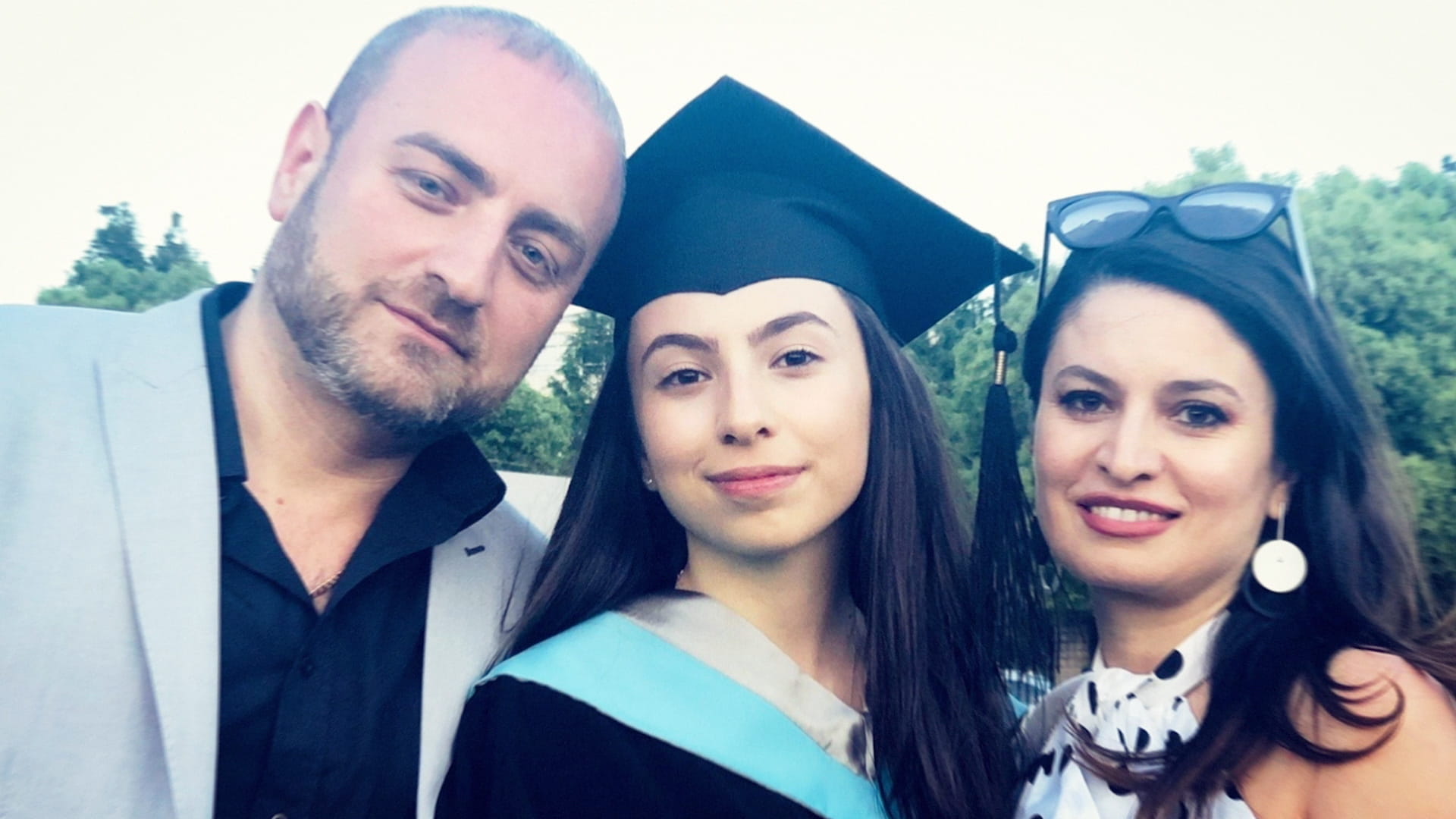 招生标准与入学流程 | 上海英国学校浦东校区 - Alumni cards