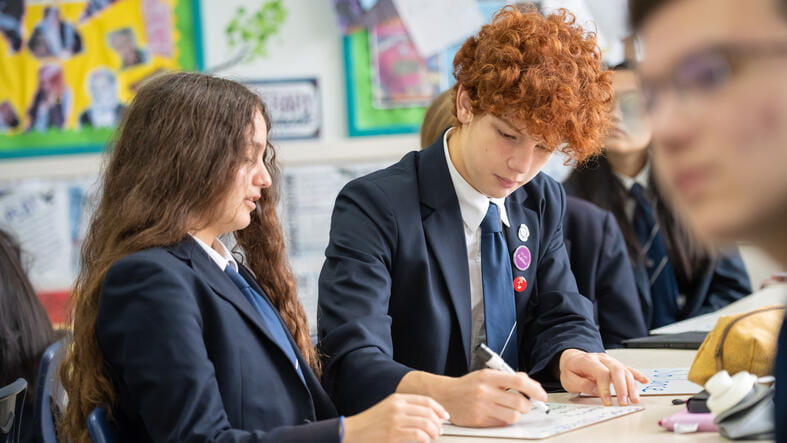 Nord Anglia International School Shanghai, Pudong - 03 - Feature Cards Pattern - RU