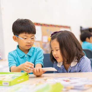 Nord Anglia International School Shanghai, Pudong - 06 - Feature Cards Pattern - RU