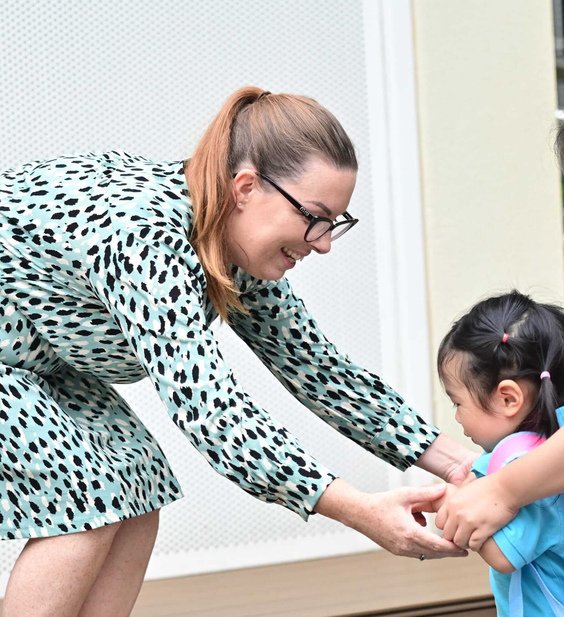 学校师资介绍与办学理念 | 上海英国学校浦东校区 - Feature Cards Tabs