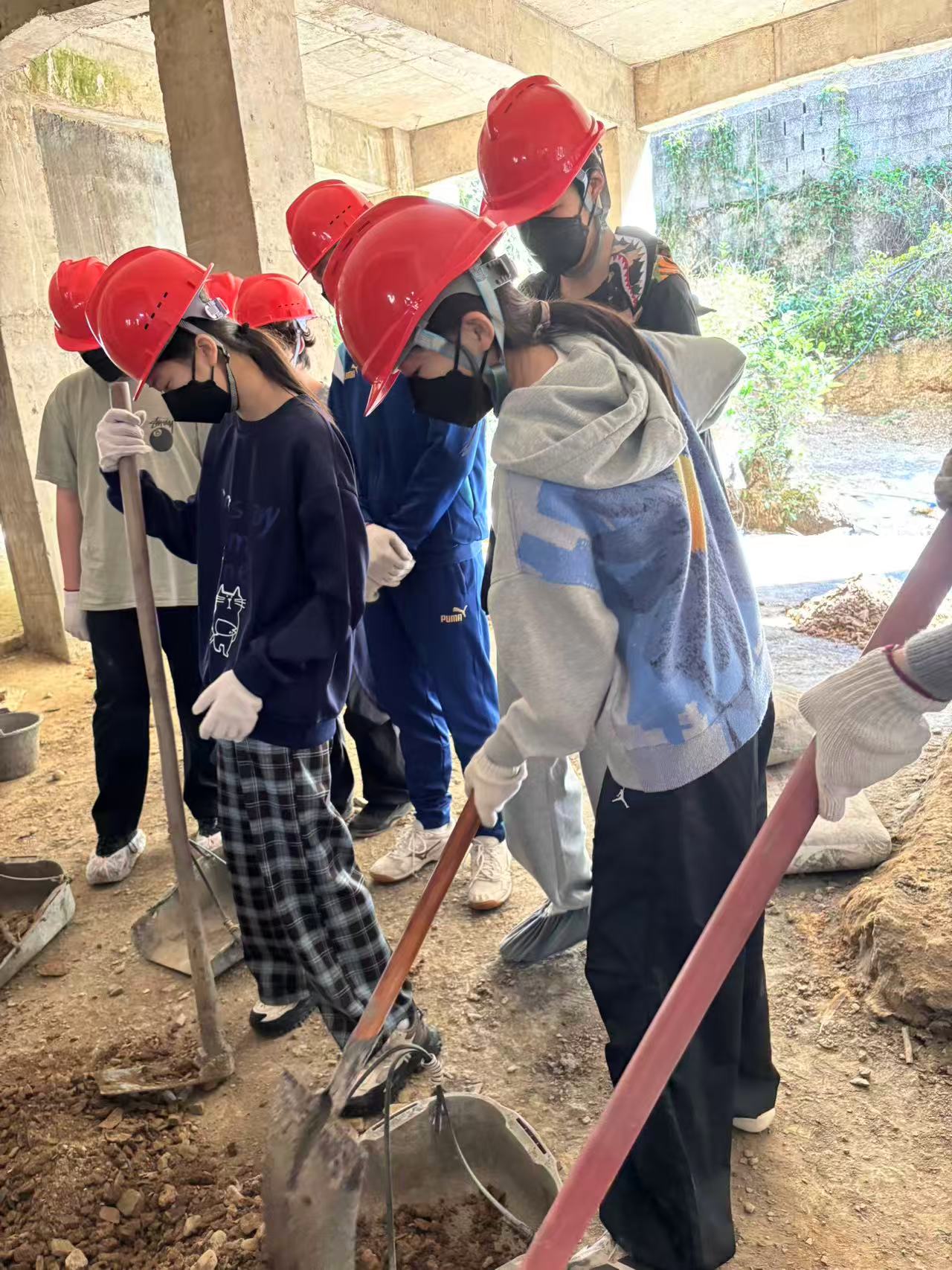 Year 8 and 9 Explore Huangshan for Enrichment Week - Year 8 and 9 Explore Huangshan