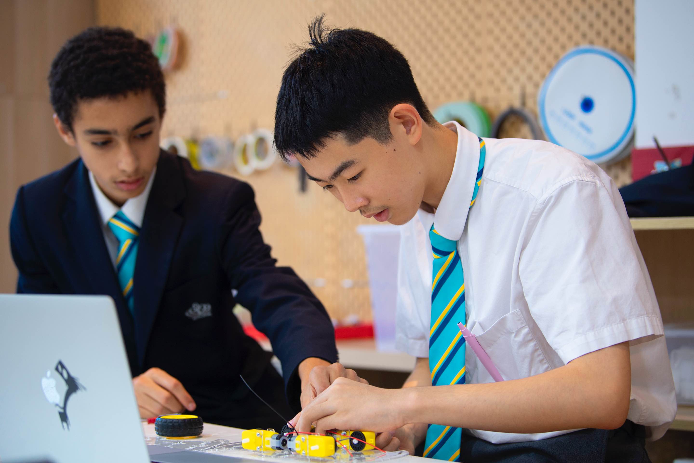 Shanghai International Secondary School | NAIS Pudong - Visual Time Line Tabs