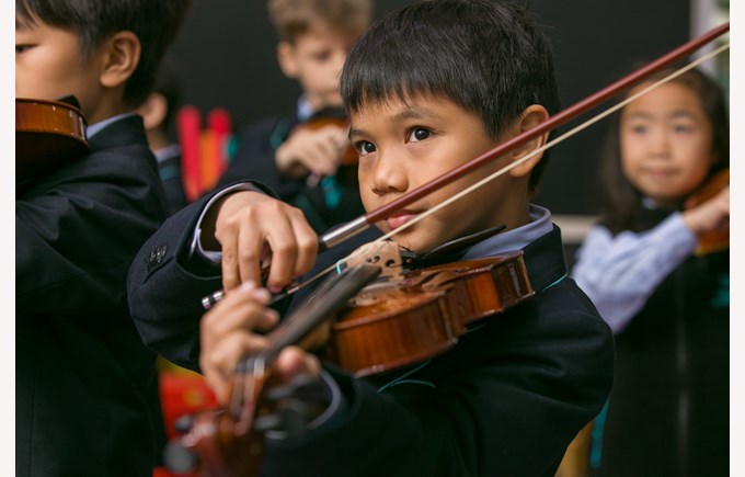 Primary violin lesson