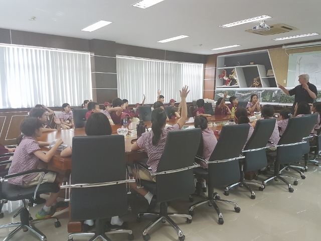 TX’s Year 5 students visit Vietnam Waste Solutions Facility (640x480)