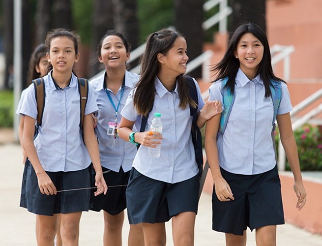 Girls thai college Meet Thai