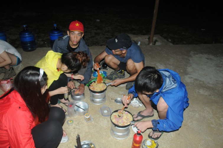 Communal cooking on the Mai Chau Practice