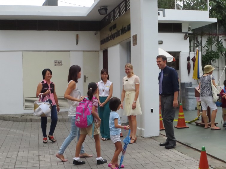 Greeting the children at the gate Tu Xuong