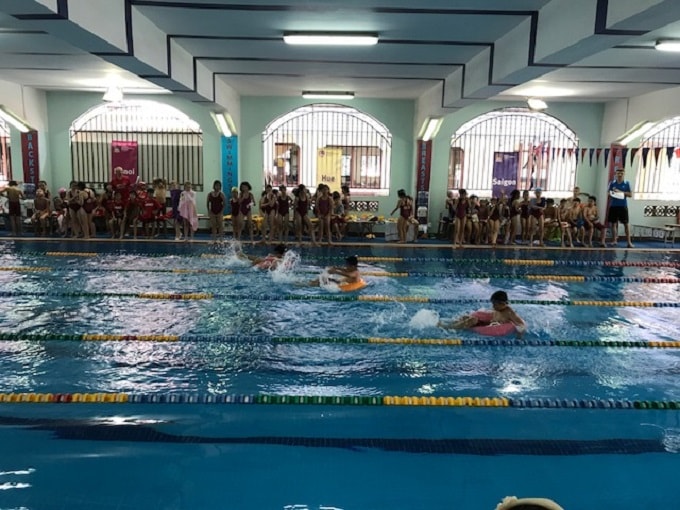 Swimming gala-min