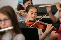 girl playing violin