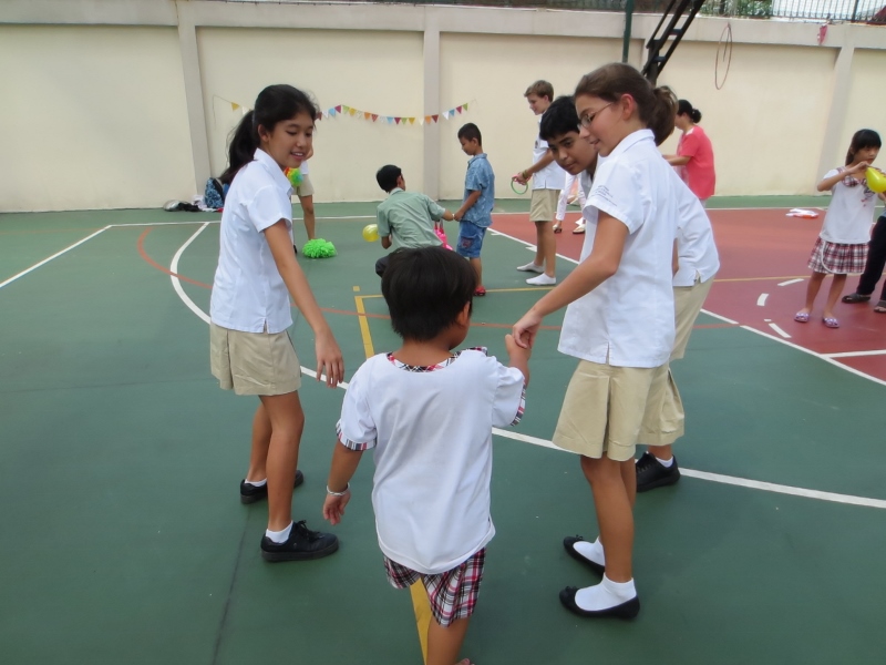 BIS HCMC APS Donation Report – Christmas BISzaar 2016 9 (800x600)