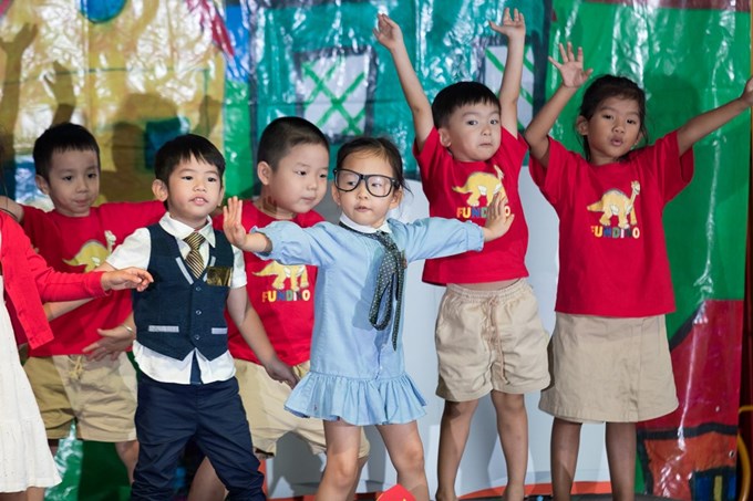 EYFS Xmas Show 17-6106