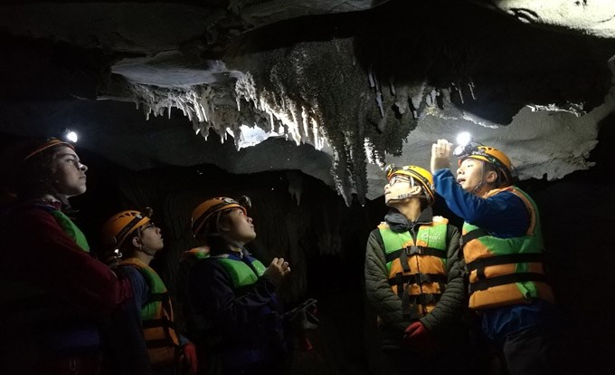 Year 12 - Tu Lan Caving