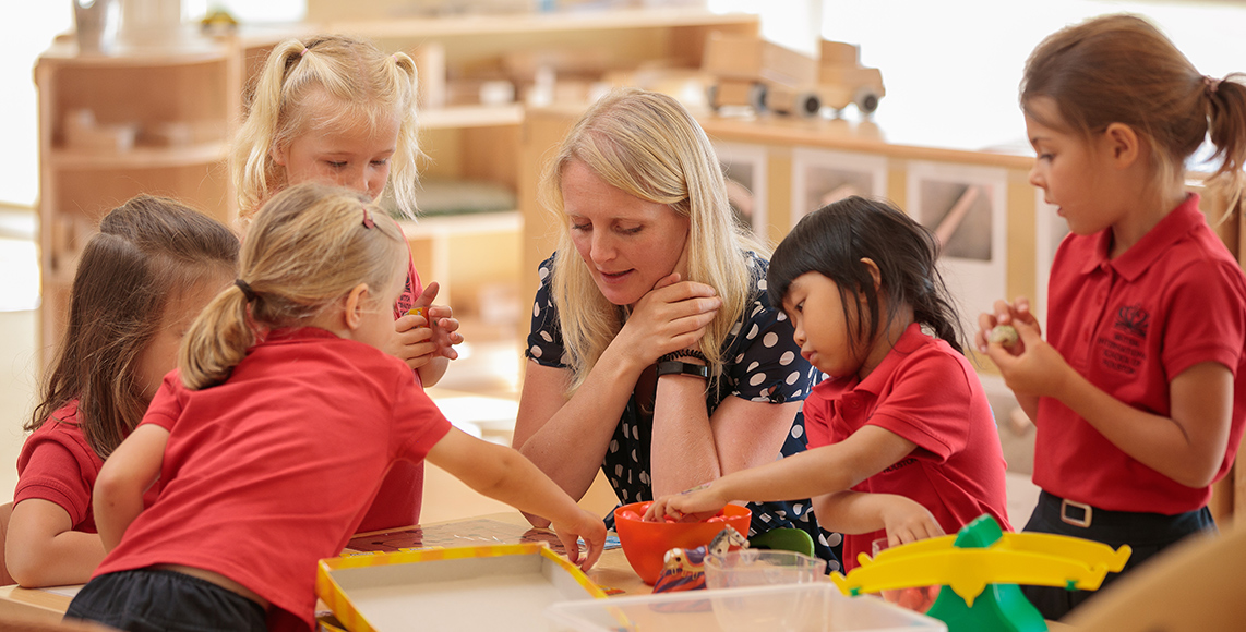 how-to-become-a-primary-school-art-teacher-uk-school-walls