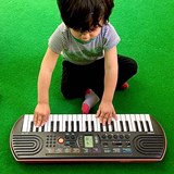 boy play keyboard 2s program 