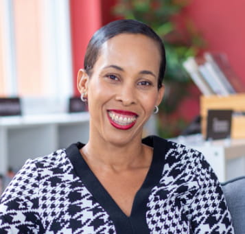 Regents Pattaya Staff | Regents International School Pattaya - Feature Cards Tabs