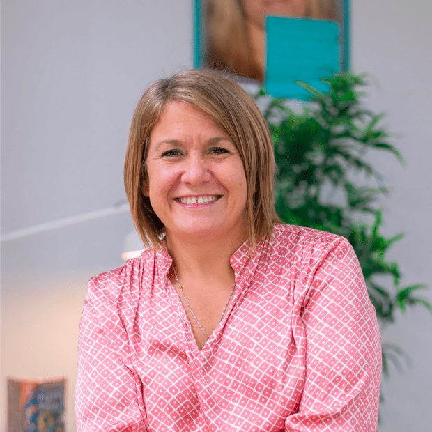 Regents Pattaya Staff | Regents International School Pattaya - Feature Cards Tabs