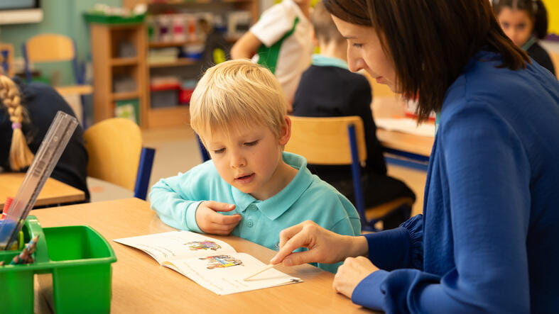 Open Days - Feature Cards Pattern - Open day EY